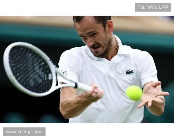 阿尔卡拉斯惊讶梅德韦杰夫强攻